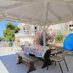 Brodarica 15270b شقة *