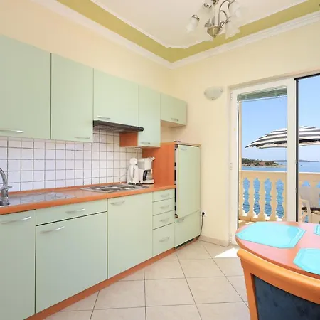 Brodarica 15270b Apartmán *