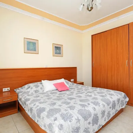 Brodarica 15270b Apartment *